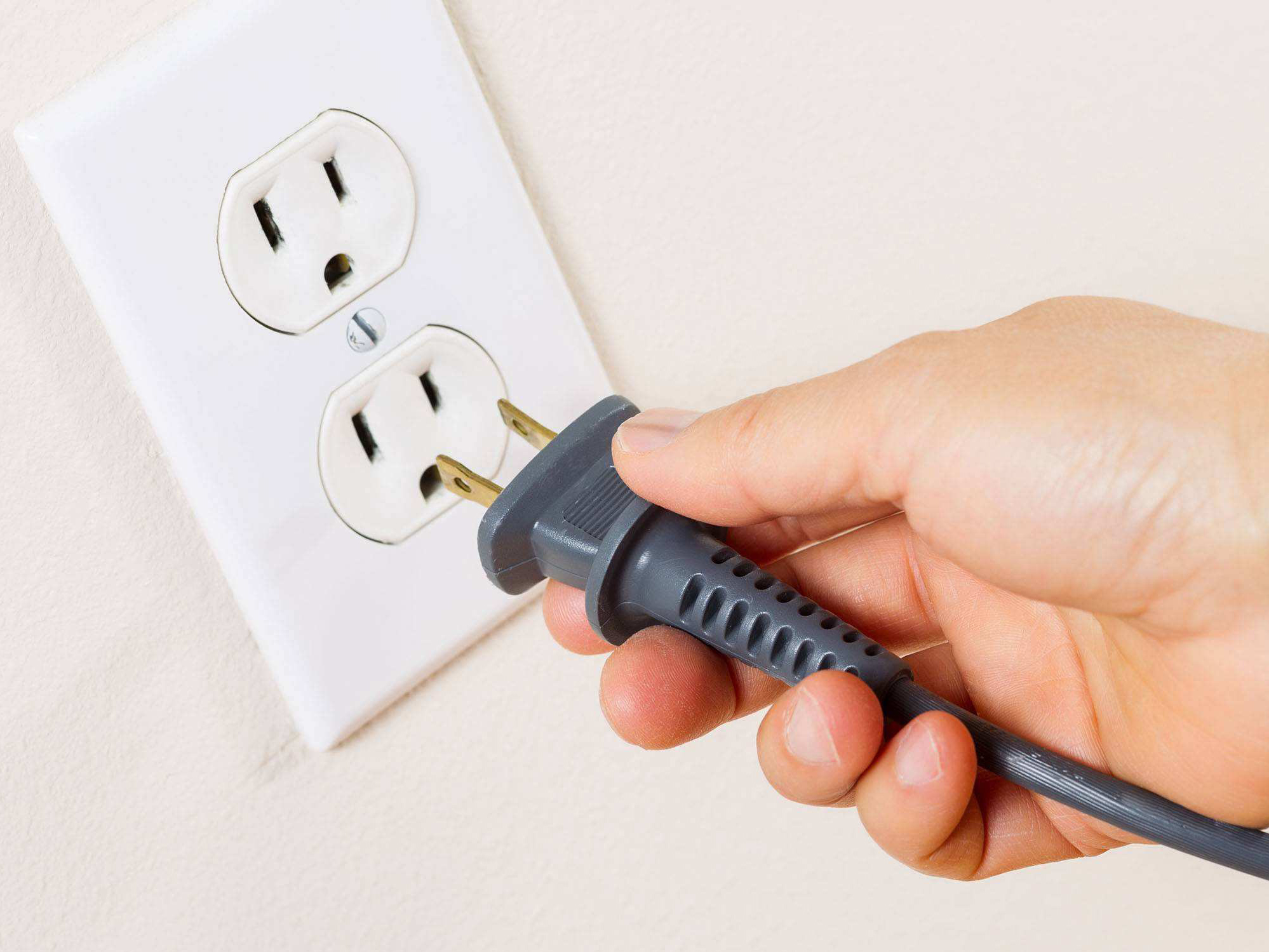 家里插座沒電也沒跳閘應該怎么處理？不用砸墻也能處理墻內斷線哦