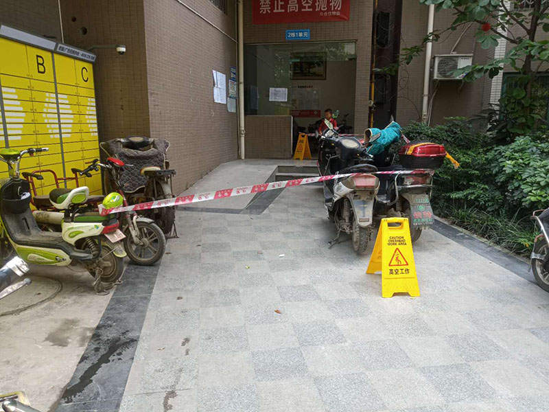 武漢車庫(kù)門(mén)維修，車庫(kù)門(mén)有兩個(gè)主要組成