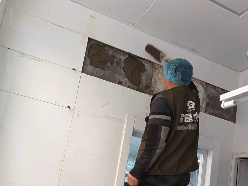 陽臺的瓷磚墻面起堿怎么回事？